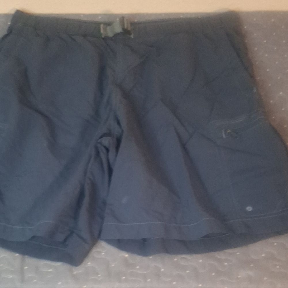 Columbia Men's Navy Blue Cargo Shorts size large